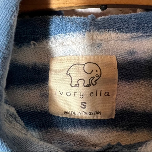 IVORY ELLA Hoodie Women’s S Cropped Powder Blue Tie Dye with Elephant NWT - Picture 3 of 12